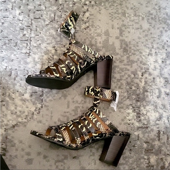 BOLD Snake skin sandals with 3" chunky heel - Picture 5 of 7